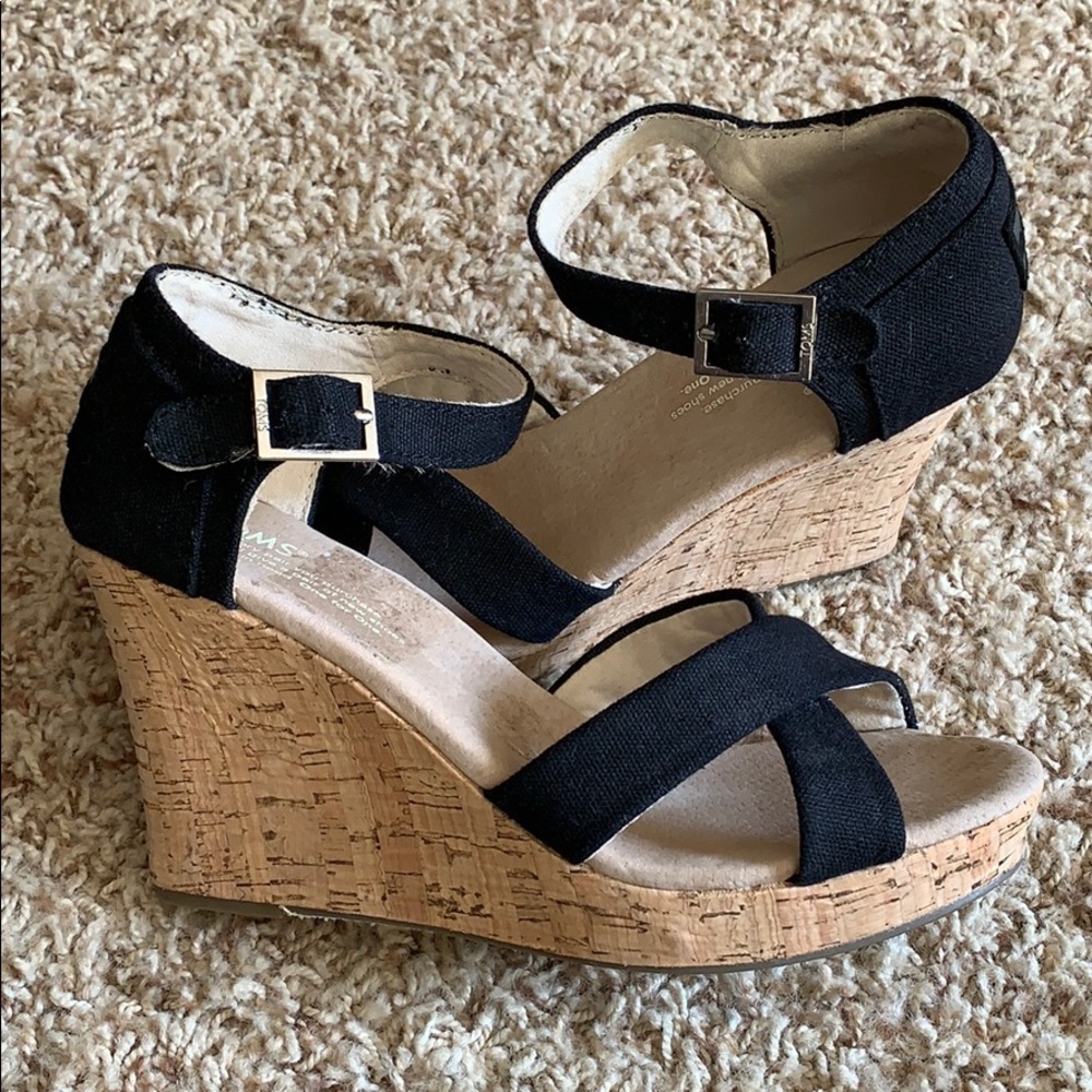 EUC Toms black canvas cork heel sandals size 7.5